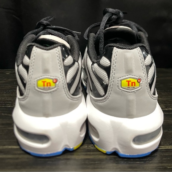 NIKE AIR MAX PLUS GS 'PLATINUM BLACK RED' YOUTH SIZE 5Y WOMEN’S 6.5 brand new - Picture 3 of 6